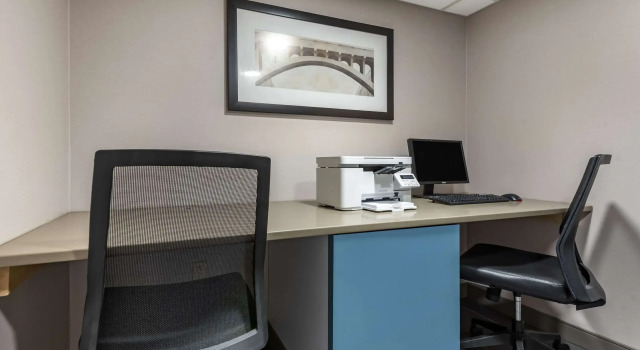 Comfort Inn & Suites Liverpool - Syracuse North, Забронировать Отель Сиракьюс Finger Lakes