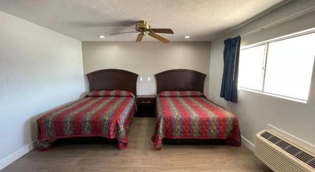 Четырёхместный номер Standard Western Inn