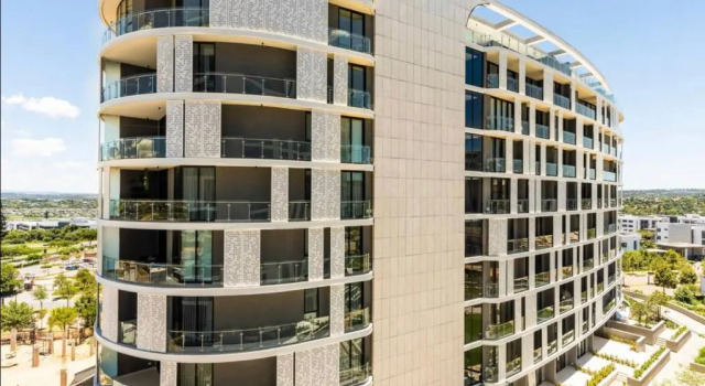 Upmarket unit at Ellipse waterfall country estate, Забронировать Отель Мидранд East Rand, рядом с Деловой район Вотерфолл-Парк в Мидранде