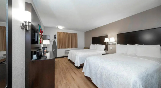 Четырёхместный номер Deluxe Red Roof Inn PLUS+ Huntsville