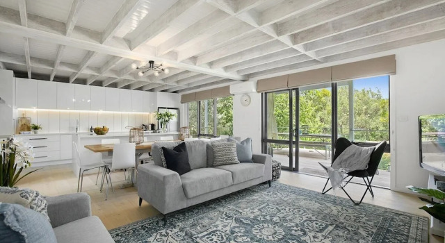 Danny Boy Coastal Retreat in Rye, Book Hotel Rye 