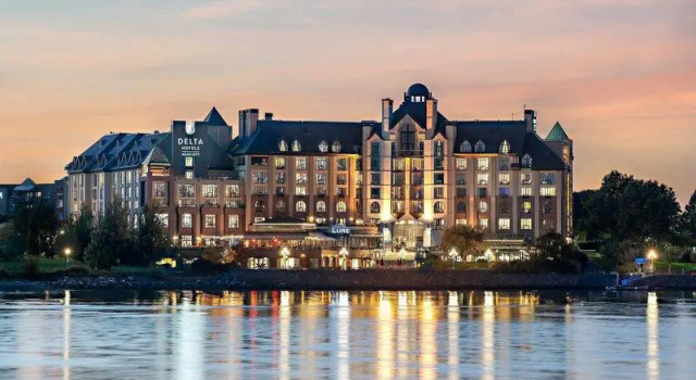 Люкс Delta Hotels by Marriott Victoria Ocean Pointe Resort