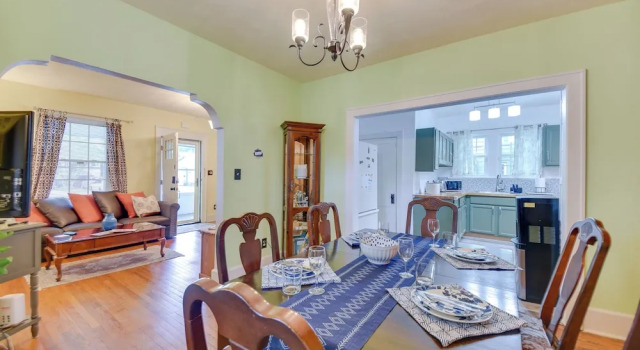 Charming Hampton Home ~ 7 Mi to Buckroe Beach!, Book Hotel 3-stjernede hoteller i Hampton, 3*