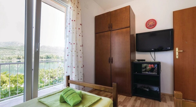 Nice Home in Bacinska Jezera With Wifi and 3 Bedrooms