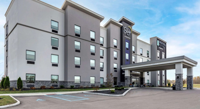 Mainstay Suites Newberry - Crane, Boek Hotel Hotels in Indiana met zwembad, Zwembad