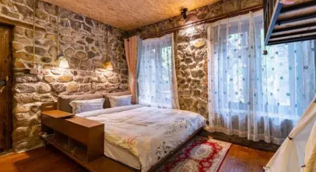 Семейный тент Floral Hotel·Beijing Ten 1 Stone House hotel (Wangfu Jingshui Great Wall Branch, Huairou District)