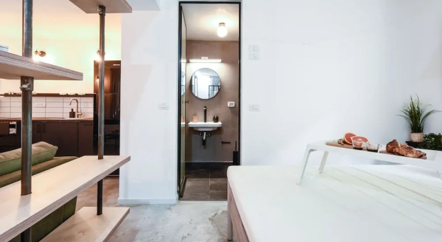 Stylish Studio City Apt Perfect Getaway, Забронировать Апартаменты/квартира Тель-Авив Тель-Авивский округ, рядом с Independence Hall Museum