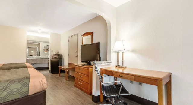 Четырёхместный люкс Econo Lodge Inn & Suites Memphis East
