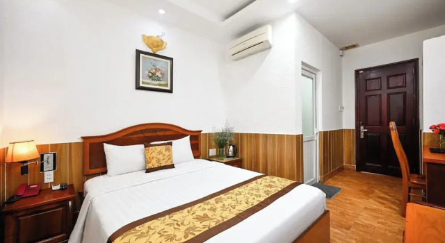 Двухместный номер Standard (no window) Queen Hotel Saigon Airport