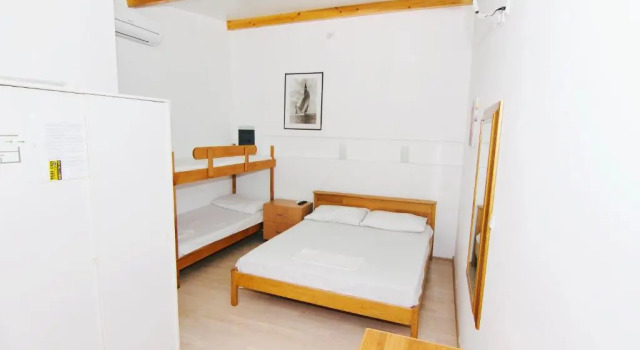 Четырёхместный номер Standard с балконом Guesthouse Lastavica