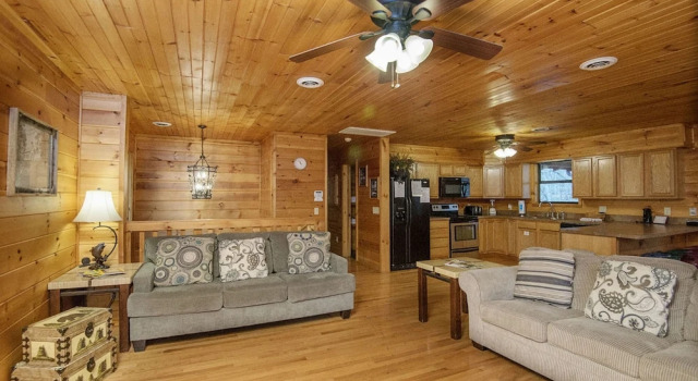 Homespun Hospitality by Heritage Cabin Rentals, Забронировать Отель Гатлинберг Great Smoky Mountains National Park, рядом с Спейс-Нидл