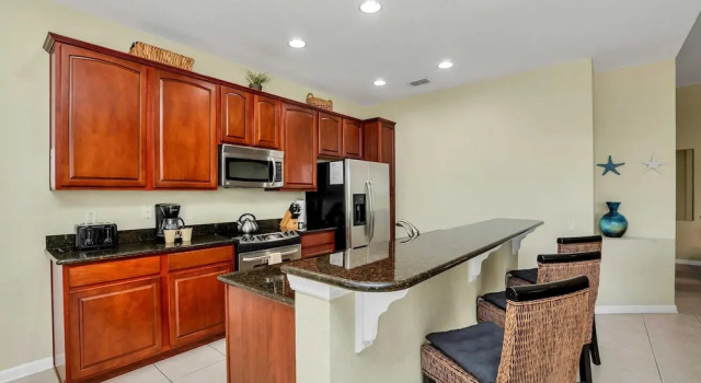 Коттедж с 4 комнатами Lovely Decor and Large Pool Area! Less Than 5 Miles to Disney. #4wh633