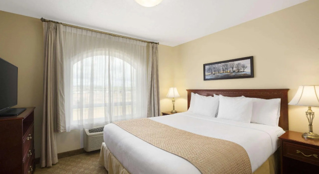 Двухместный люкс Days Inn by Wyndham Dawson Creek