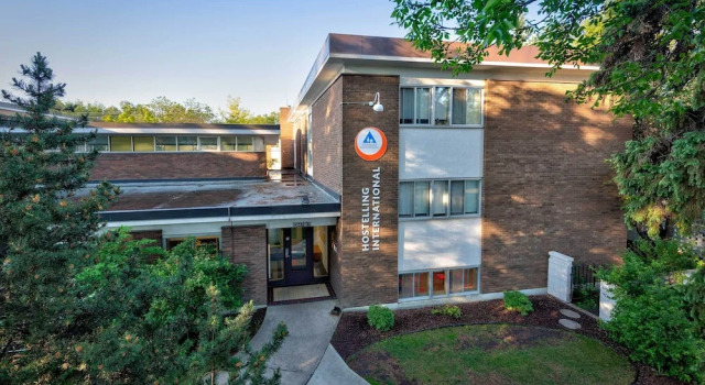 Hostelling International Edmonton, Book Hotel SPA-hoteller i Edmonton, nær Telus Field, SPA