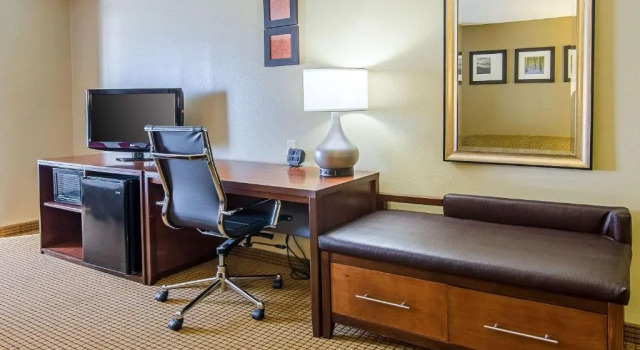 Люкс Comfort Suites Wytheville near Conference Center