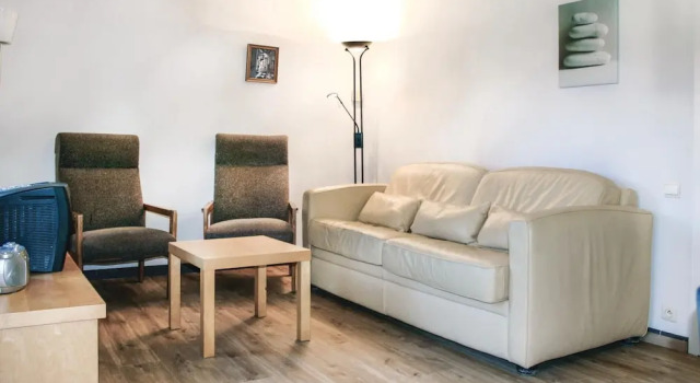 Nice Apartment in Diksmuide With 1 Bedrooms and Wifi, Rezerwuj Apartament Hotele w Bruksela z parkingiem, Parking