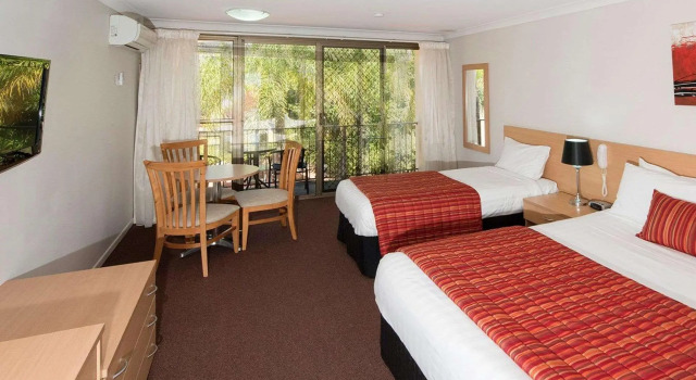 Трёхместный номер Standard Comfort Inn Grammar View