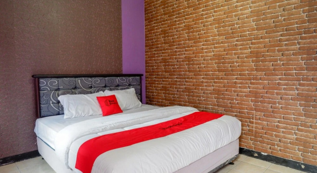 Hotel Ungu by RedDoorz