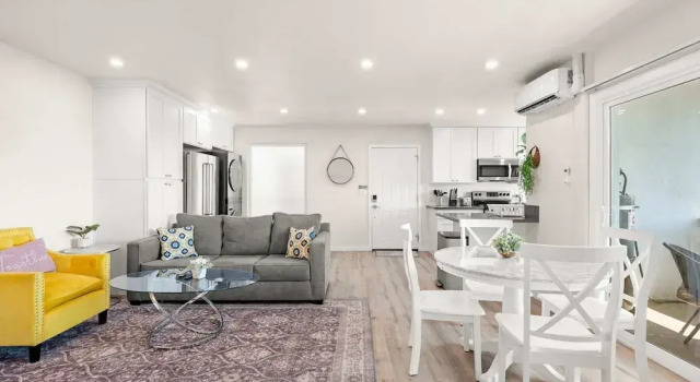 Stylish Home w Free Parking Near LA Hotspots 8