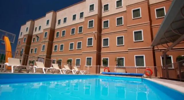 Кровать в общем номере Staybridge Suites Queretaro by IHG