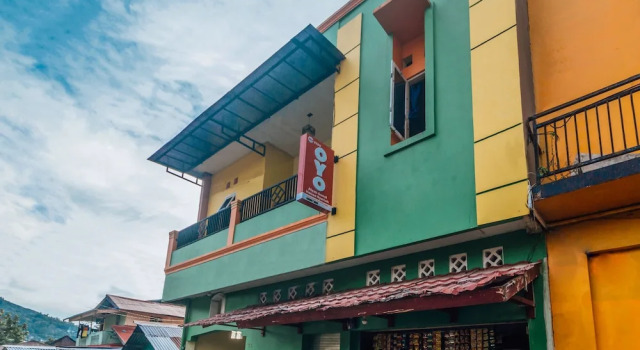OYO 2165 Alyah Guest House Syariah, Reserva ahora Hostal o pensión Hoteles en Ambon con aparcamiento, Aparcamiento
