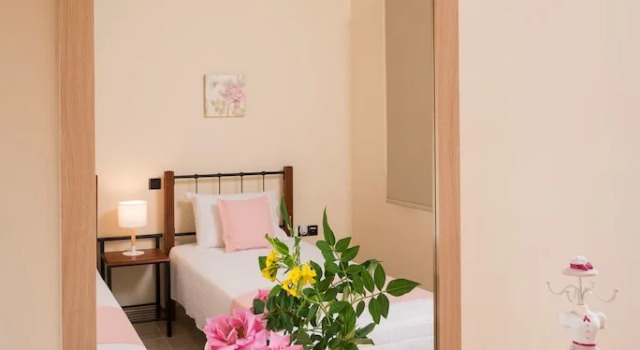 Апартаменты Steps to the Beach Spacious Home-Parking