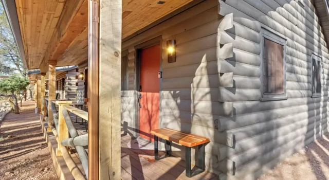 Timber Lodge Cabins 31, Buchen Sie Ferienhaus Hotels in Colorade Springs mit Pool, Schwimmbad
