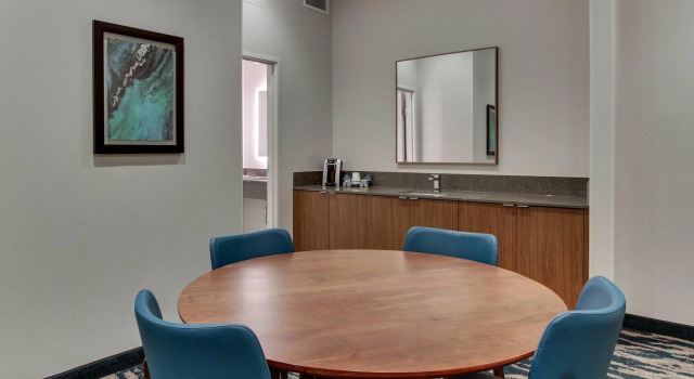 Четырёхместный люкс Fairfield Inn & Suites by Marriott Birmingham Downtown