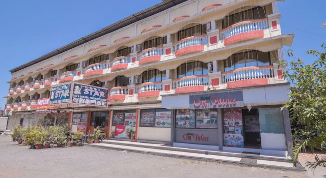 OYO 13151 Hotel Om Palace