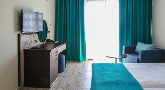 Двухместный номер Standard с балконом Smartline Meridian Hotel