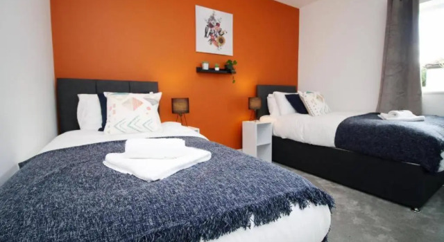 16 North Road Flat 3 by Mia Living Free Parking On Site