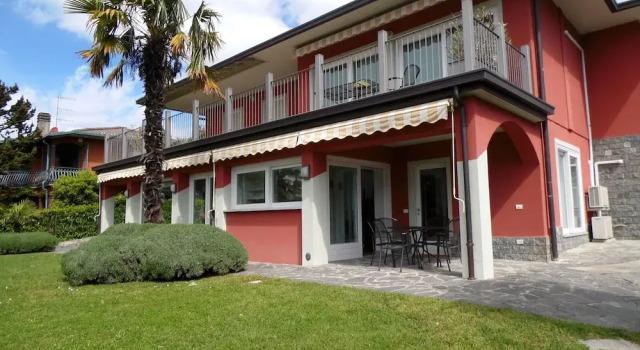Вилла Sunny Villa With Terrace
