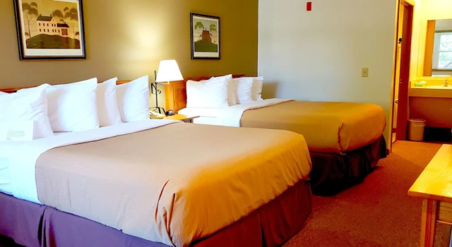 Четырёхместный номер Premium Lodging on the Square