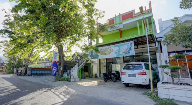 Hotel O Sahabat Syariah Near Plasa Telkom Bawean