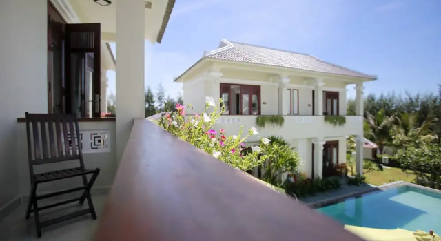Семейный номер Standard с балконом и с видом на бассейн Green Boutique Villa