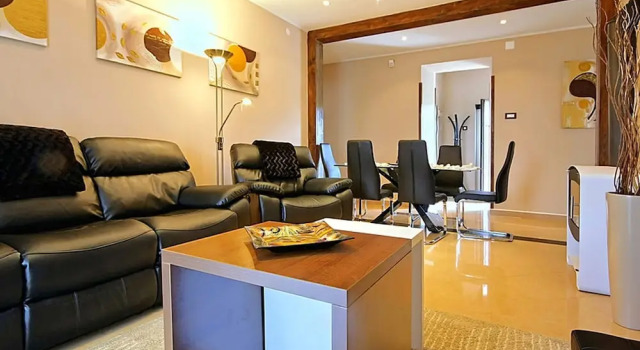 Modern Villa With Private Swimming Pool and Jacuzzi in the Green Part of Istria, Réserver Villa Cottages à Labin, Cottage