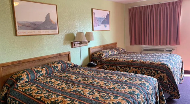 Standardowy czteroosobowy pokój Western Motel