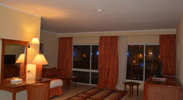 Magic Stay at Le Mirage Hotel