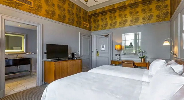 Двухместный номер с видом на замок Premier The Caledonian Edinburgh, Curio Collection by Hilton