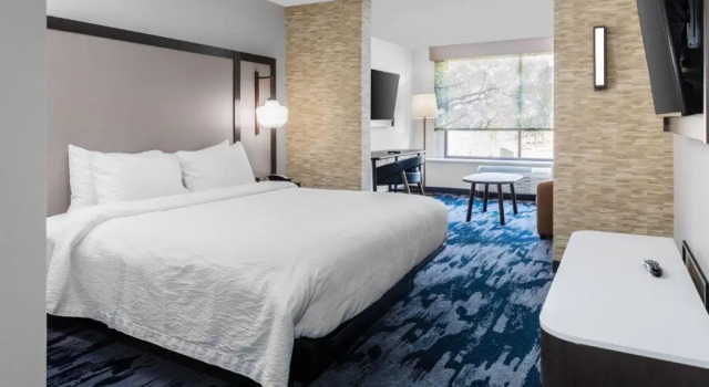 Двухместный люкс Fairfield Inn & Suites by Marriott Springfield Enfield