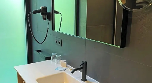 Номер Deluxe Hostellerie La Claire Fontaine, Logis hôtels & Spa included