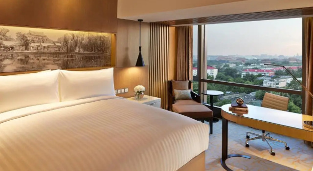 Двухместный люкс клубный Renaissance Beijing Wangfujing Hotel