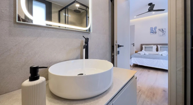 Апартаменты с 3 комнатами с балконом и с видом на горы Riviera Escape Penthouse Suites