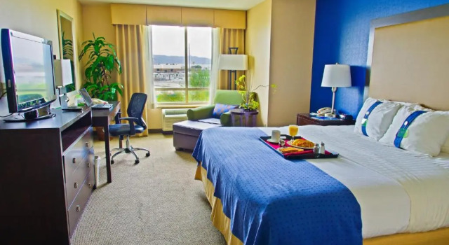 Номер Standard Holiday Inn & Suites Phoenix Airport by IHG