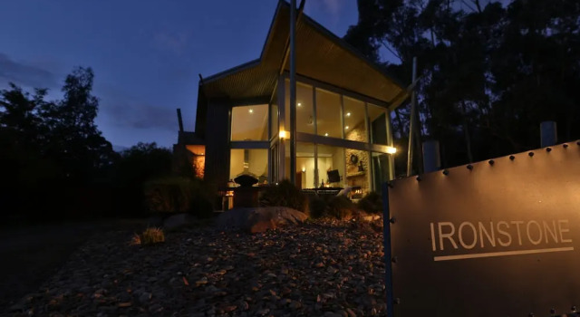 Ironstone Villa, Book Villa Cottages in Grampians, Cottage