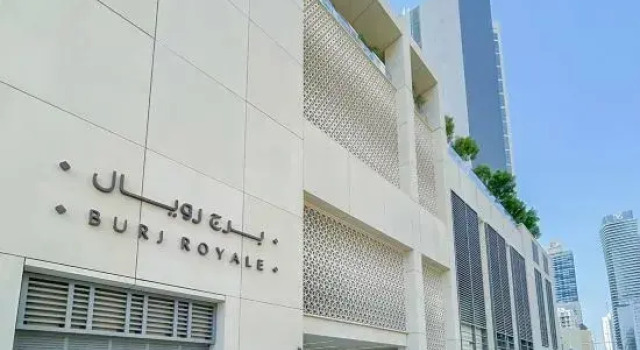 bnbme | Chic Apt w/ Balcony, 5 min to Burj Khalifa, Забронировать Отель Дубай Эмират Дубай, рядом с Дубайский аквариум