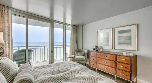 Condos at Sandy Beach by Beach Trips, Забронировать Апартаменты/квартира Апартаменты Южной Каролины, Апартаменты/квартира