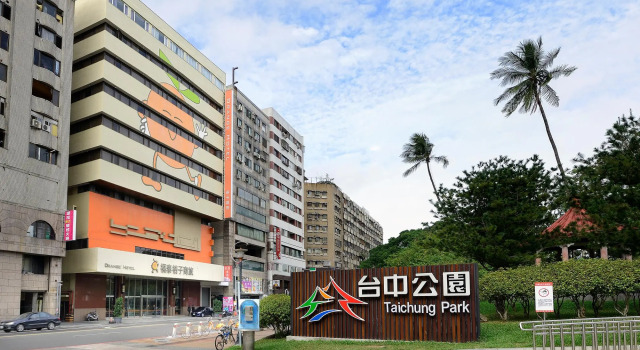 Кровать в общем номере Orange Hotel Park-Taichung