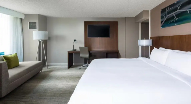 Двухместный номер Standard с балконом Falls Church Marriott Fairview Park