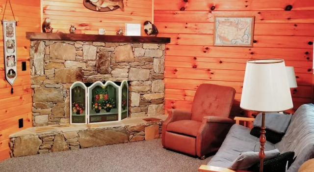 Tanglewood Motel and Log Cabins